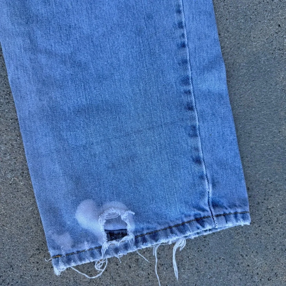 Levi's 550 Relaxed Fit Light Wash Denim Jeans Mens 38x32 Vintage Distressed‎